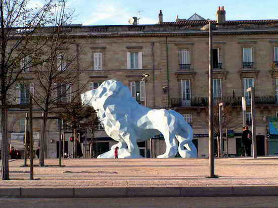 Sculpture de lion Place Stalingrad
